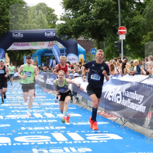 29.06.2025 - hella hamburg halbmarathon Zöllner http://msf.ph/oto/8183430 29.06.2025 10:32:59 Ziel 4463, 4749, 6358, 10453, 12290, 18679, 18687, 19059 meine-sportfotos.de