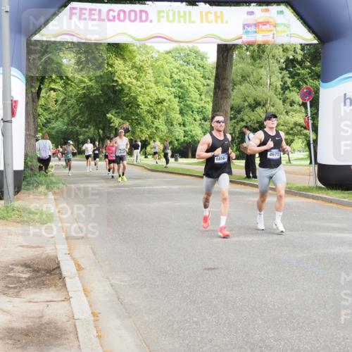 29.06.2025 - hella hamburg halbmarathon MichiJ http://msf.ph/oto/8183446 29.06.2025 10:17:48 Zwischen KM18-KM19 1122, 4678, 7651, 12529, 15576, 17354, 18567, 19042 meine-sportfotos.de