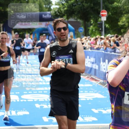 29.06.2025 - hella hamburg halbmarathon Zöllner http://msf.ph/oto/8183465 29.06.2025 10:41:16 Ziel 3332, 3618, 4205, 4380, 5387, 5709, 6901, 8122, 9659, 9711, 10375, 12434, 12895, 17834 meine-sportfotos.de