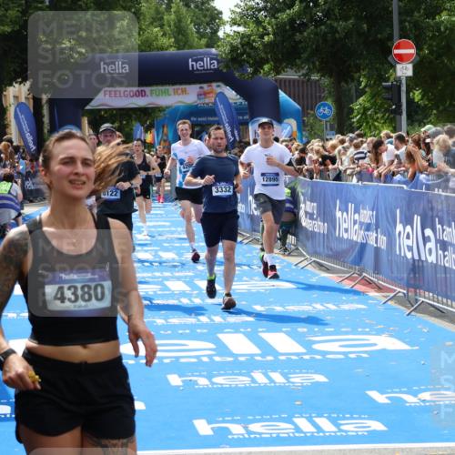 29.06.2025 - hella hamburg halbmarathon Zöllner http://msf.ph/oto/8183524 29.06.2025 10:41:18 Ziel 3332, 4205, 5387, 6901, 8122, 9711, 10375, 12434, 12895, 13876, 17834, 18764 meine-sportfotos.de
