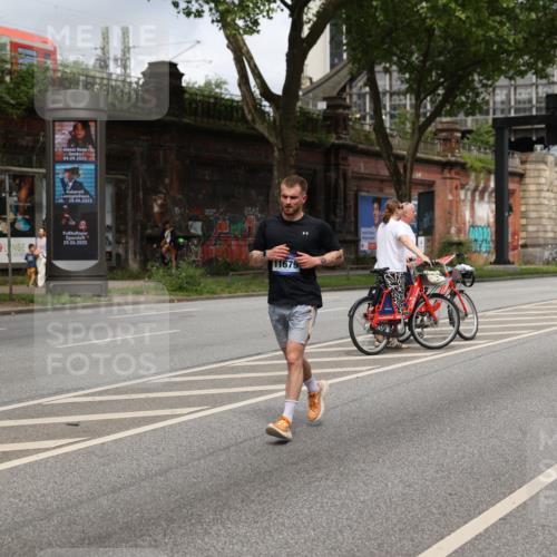 29.06.2025 - hella hamburg halbmarathon Yannick Fuchs http://msf.ph/oto/8183532 29.06.2025 10:43:22 20KM 1094, 1342, 1381, 1452, 1476, 2260, 2504, 2592, 2596, 2706, 2889, 3060, 4183, 4185, 4847, 4890, 5460, 5705, 6158, 7067, 7297, 8112, 8302, 8821, 9038, 9126, 9213, 9463, 9649, 9661, 9695, 10053, 10184, 10859, 10860, 11340, 11519, 11579, 11679, 11779, 11977, 12094, 12421, 12533, 13009, 13183, 13233, 13269, 13450, 13688, 15384, 15422, 15523, 15857, 15894, 16114, 16369, 16592, 16627, 17173, 17632, 18598, 18842, 18873, 18887 meine-sportfotos.de