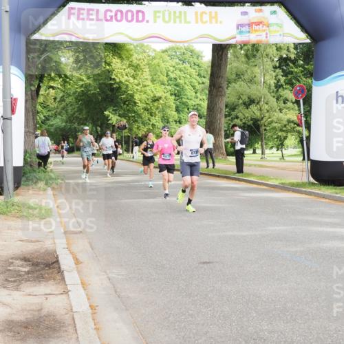 29.06.2025 - hella hamburg halbmarathon MichiJ http://msf.ph/oto/8183536 29.06.2025 10:17:51 Zwischen KM18-KM19 4678, 7651, 8731, 12529, 15576, 17354, 18567, 19042 meine-sportfotos.de