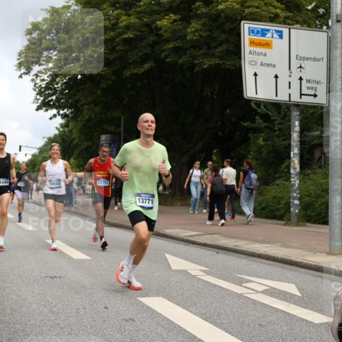 29.06.2025 - hella hamburg halbmarathon Yannick Fuchs http://msf.ph/oto/8183541 29.06.2025 10:28:59 20KM 1080, 2228, 2879, 3005, 5550, 6305, 7534, 7884, 7901, 9376, 9519, 10865, 11019, 11202, 11230, 13066, 13493, 13494, 13771, 14448, 14549, 15500, 15902, 16148, 16243, 16417, 17489, 17751, 17877, 18026, 18906 meine-sportfotos.de
