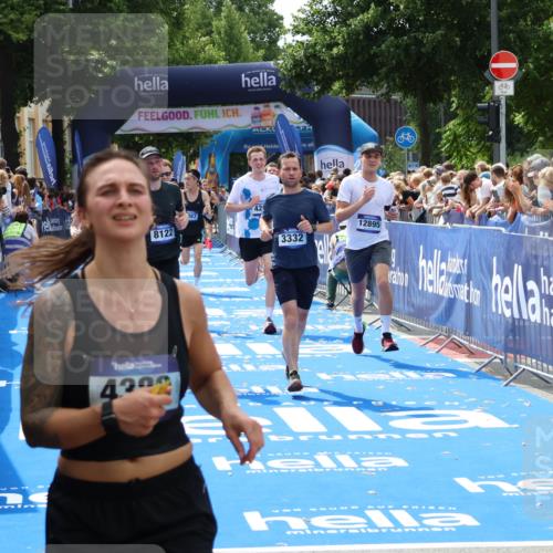 29.06.2025 - hella hamburg halbmarathon Zöllner http://msf.ph/oto/8183544 29.06.2025 10:41:18 Ziel 3332, 4205, 5387, 6901, 8122, 9711, 10375, 12434, 12895, 13876, 17834, 18764 meine-sportfotos.de