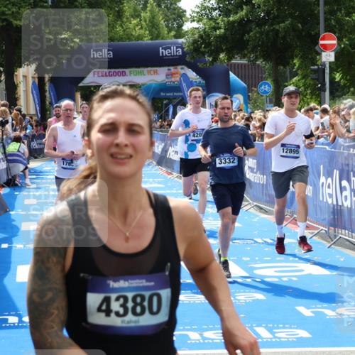 29.06.2025 - hella hamburg halbmarathon Zöllner http://msf.ph/oto/8183567 29.06.2025 10:41:19 Ziel 3332, 4205, 4303, 5387, 6901, 8122, 9711, 10375, 12434, 12895, 13876, 17834, 18764 meine-sportfotos.de