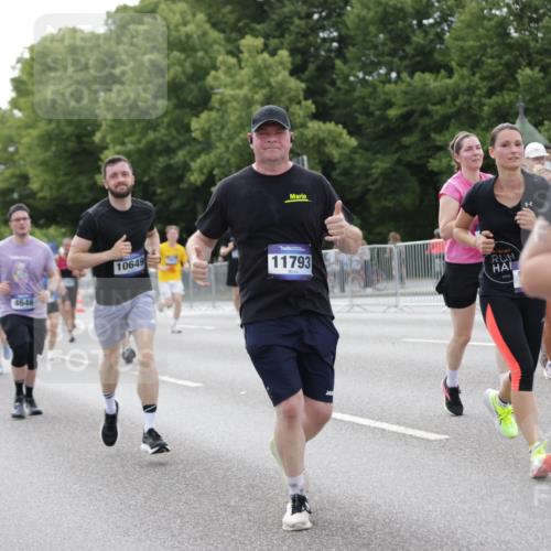 29.06.2025 - hella hamburg halbmarathon Jannik Wohlers http://msf.ph/oto/8183577 29.06.2025 10:23:19 Lombardsbrücke 1048, 1304, 1545, 2125, 2489, 4391, 4646, 4990, 5055, 5160, 5358, 5406, 6747, 8031, 8181, 8676, 9715, 10649, 11044, 11300, 11454, 11793, 13149, 14521, 15739, 15853, 16185, 16251, 16331, 17199, 17385, 18070, 18071, 18091, 18314, 18865, 19017 meine-sportfotos.de