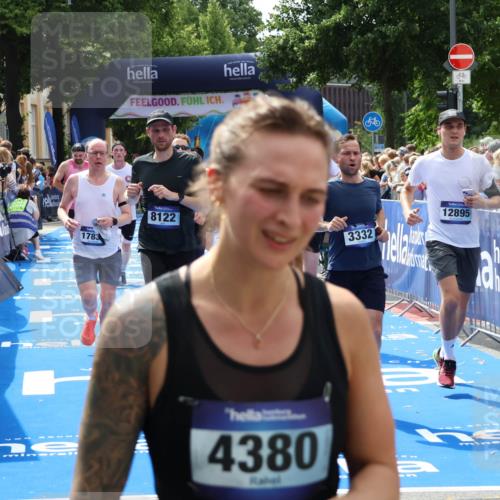 29.06.2025 - hella hamburg halbmarathon Zöllner http://msf.ph/oto/8183579 29.06.2025 10:41:19 Ziel 3332, 4205, 4303, 5387, 6901, 8122, 9711, 10375, 12434, 12895, 13876, 17834, 18764 meine-sportfotos.de