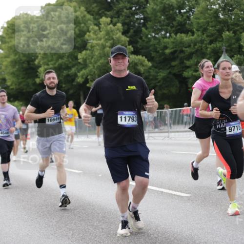 29.06.2025 - hella hamburg halbmarathon Jannik Wohlers http://msf.ph/oto/8183588 29.06.2025 10:23:19 Lombardsbrücke 1048, 1304, 1545, 2125, 2489, 4391, 4646, 4990, 5055, 5160, 5358, 5406, 6747, 8031, 8181, 8676, 9715, 10649, 11044, 11300, 11454, 11793, 13149, 14521, 15739, 15853, 16185, 16251, 16331, 17199, 17385, 18070, 18071, 18091, 18314, 18865, 19017 meine-sportfotos.de