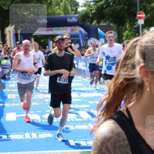 29.06.2025 - hella hamburg halbmarathon Zöllner http://msf.ph/oto/8183591 29.06.2025 10:41:20 Ziel 1570, 3332, 4205, 4303, 5387, 6901, 9711, 10375, 12434, 12895, 13876, 17834, 18764 meine-sportfotos.de