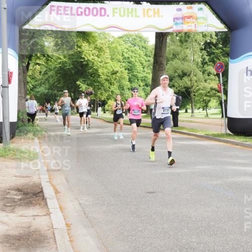 29.06.2025 - hella hamburg halbmarathon MichiJ http://msf.ph/oto/8183600 29.06.2025 10:17:51 Zwischen KM18-KM19 4678, 7651, 8731, 12529, 15576, 17354, 18567, 19042 meine-sportfotos.de