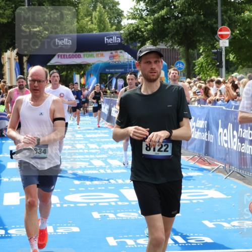 29.06.2025 - hella hamburg halbmarathon Zöllner http://msf.ph/oto/8183614 29.06.2025 10:41:20 Ziel 1570, 3332, 4205, 4303, 5387, 6901, 9711, 10375, 12434, 12895, 13876, 17834, 18764 meine-sportfotos.de