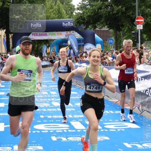29.06.2025 - hella hamburg halbmarathon Zöllner http://msf.ph/oto/8183617 29.06.2025 10:33:01 Ziel 4463, 4749, 10453, 11169, 12290, 18679, 19059 meine-sportfotos.de
