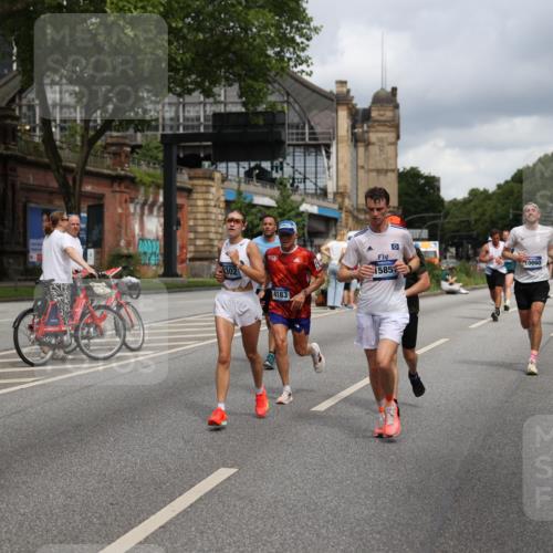29.06.2025 - hella hamburg halbmarathon Yannick Fuchs http://msf.ph/oto/8183622 29.06.2025 10:43:22 20KM 1094, 1342, 1381, 1452, 1476, 2260, 2504, 2592, 2596, 2706, 2889, 3060, 4183, 4185, 4847, 4890, 5460, 5705, 6158, 7067, 7297, 8112, 8302, 8821, 9038, 9126, 9213, 9463, 9649, 9661, 9695, 10053, 10184, 10859, 10860, 11340, 11519, 11579, 11679, 11779, 11977, 12094, 12421, 12533, 13009, 13183, 13233, 13269, 13450, 13688, 15384, 15422, 15523, 15857, 15894, 16114, 16369, 16592, 16627, 17173, 17632, 18598, 18842, 18873, 18887 meine-sportfotos.de