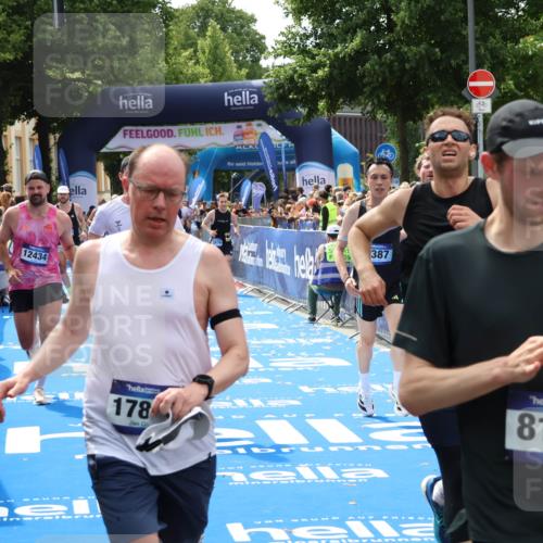 29.06.2025 - hella hamburg halbmarathon Zöllner http://msf.ph/oto/8183632 29.06.2025 10:41:21 Ziel 1570, 4205, 4303, 5387, 6771, 6901, 7432, 9711, 10375, 12434, 13876, 16816, 17834, 18764 meine-sportfotos.de