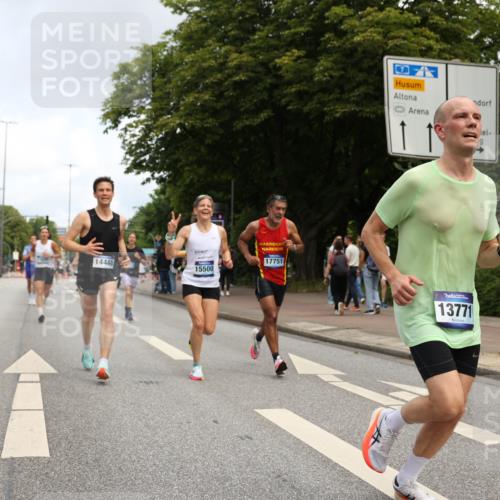 29.06.2025 - hella hamburg halbmarathon Yannick Fuchs http://msf.ph/oto/8183636 29.06.2025 10:29:00 20KM 1080, 2228, 2879, 3005, 5550, 6305, 7534, 7884, 7901, 9376, 9519, 11019, 11202, 11230, 13493, 13494, 13771, 14448, 14549, 15500, 15902, 16148, 16243, 16417, 17489, 17751, 17877, 18026, 18906 meine-sportfotos.de