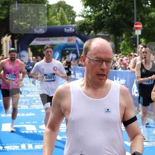 29.06.2025 - hella hamburg halbmarathon Zöllner http://msf.ph/oto/8183663 29.06.2025 10:41:22 Ziel 1570, 4303, 5387, 6771, 6901, 7432, 9711, 10783, 12434, 13876, 16816, 18764 meine-sportfotos.de