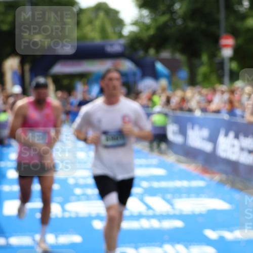 29.06.2025 - hella hamburg halbmarathon Zöllner http://msf.ph/oto/8183676 29.06.2025 10:41:22 Ziel 1570, 4303, 5387, 6771, 6901, 7432, 9711, 10783, 12434, 13876, 16816, 18764 meine-sportfotos.de