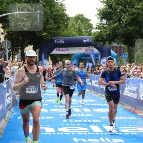 29.06.2025 - hella hamburg halbmarathon Zöllner http://msf.ph/oto/8183716 29.06.2025 10:41:26 Ziel 1570, 2797, 3204, 4303, 6771, 7432, 7774, 7796, 10783, 13876, 14555, 16816, 18412, 18509, 18573, 18764 meine-sportfotos.de