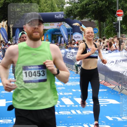 29.06.2025 - hella hamburg halbmarathon Zöllner http://msf.ph/oto/8183736 29.06.2025 10:33:02 Ziel 4463, 11169, 12290, 18679, 19059 meine-sportfotos.de