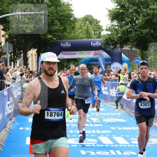 29.06.2025 - hella hamburg halbmarathon Zöllner http://msf.ph/oto/8183739 29.06.2025 10:41:27 Ziel 1570, 2797, 3204, 4303, 4893, 6771, 7432, 7774, 7796, 10783, 13876, 14555, 16816, 17882, 18412, 18509, 18573, 18764 meine-sportfotos.de