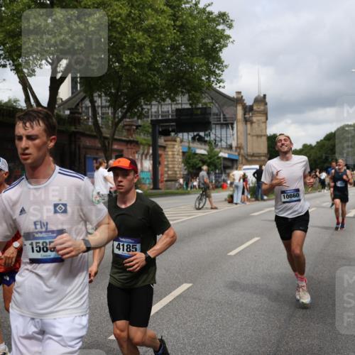 29.06.2025 - hella hamburg halbmarathon Yannick Fuchs http://msf.ph/oto/8183774 29.06.2025 10:43:25 20KM 1094, 1342, 1381, 1452, 1476, 2013, 2504, 2592, 2596, 2706, 2889, 2937, 3060, 4017, 4183, 4185, 4847, 4890, 5460, 5705, 6158, 7067, 7297, 8112, 8302, 8821, 9038, 9126, 9213, 9463, 9619, 9649, 9661, 9695, 10053, 10184, 10859, 10860, 11340, 11519, 11579, 11679, 11779, 11977, 12094, 12421, 12533, 12670, 13233, 13269, 13688, 14526, 15384, 15422, 15523, 15857, 15894, 16114, 16369, 16592, 16627, 16731, 17173, 17632, 18842, 18873, 18887 meine-sportfotos.de