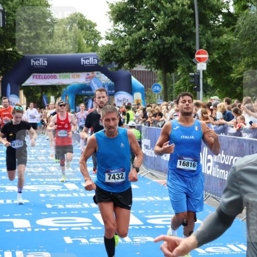 29.06.2025 - hella hamburg halbmarathon Zöllner http://msf.ph/oto/8183785 29.06.2025 10:41:29 Ziel 1570, 2797, 3204, 4893, 5987, 6771, 7432, 7774, 7796, 10783, 14555, 16816, 17159, 17882, 18412, 18509, 18573 meine-sportfotos.de