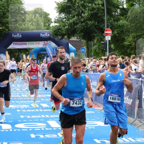 29.06.2025 - hella hamburg halbmarathon Zöllner http://msf.ph/oto/8183800 29.06.2025 10:41:29 Ziel 1570, 2797, 3204, 4893, 5987, 6771, 7432, 7774, 7796, 10783, 14555, 16816, 17159, 17882, 18412, 18509, 18573 meine-sportfotos.de