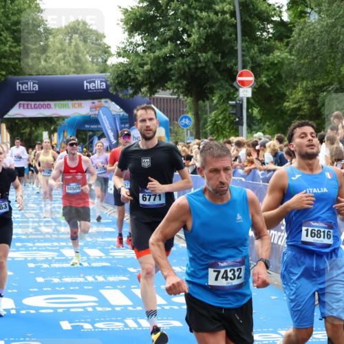 29.06.2025 - hella hamburg halbmarathon Zöllner http://msf.ph/oto/8183811 29.06.2025 10:41:30 Ziel 2579, 2797, 3204, 4893, 5987, 6771, 7432, 7774, 7796, 10783, 12588, 14555, 16816, 17159, 17882, 18412, 18509, 18573 meine-sportfotos.de