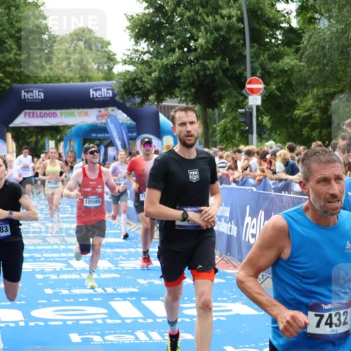 29.06.2025 - hella hamburg halbmarathon Zöllner http://msf.ph/oto/8183827 29.06.2025 10:41:30 Ziel 2579, 2797, 3204, 4893, 5987, 6771, 7432, 7774, 7796, 10783, 12588, 14555, 16816, 17159, 17882, 18412, 18509, 18573 meine-sportfotos.de