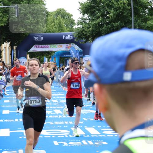 29.06.2025 - hella hamburg halbmarathon Zöllner http://msf.ph/oto/8183832 29.06.2025 10:41:31 Ziel 2579, 2797, 3204, 4893, 5987, 7774, 7796, 8358, 10783, 12588, 13457, 14555, 17159, 17882, 18412, 18509, 18573 meine-sportfotos.de