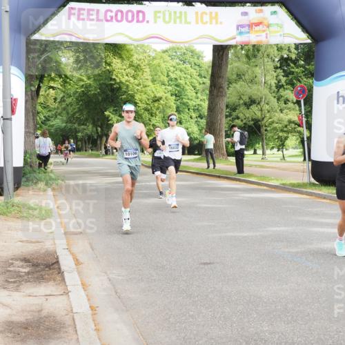 29.06.2025 - hella hamburg halbmarathon MichiJ http://msf.ph/oto/8183840 29.06.2025 10:17:54 Zwischen KM18-KM19 4678, 5367, 8731, 10106, 16377, 18567, 18832 meine-sportfotos.de