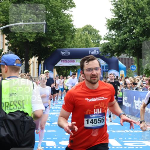 29.06.2025 - hella hamburg halbmarathon Zöllner http://msf.ph/oto/8183849 29.06.2025 10:41:34 Ziel 2579, 2797, 3204, 4893, 5987, 7774, 7796, 8358, 9885, 10894, 12588, 13457, 14275, 14555, 16084, 17159, 17882, 18412, 18442, 18491 meine-sportfotos.de