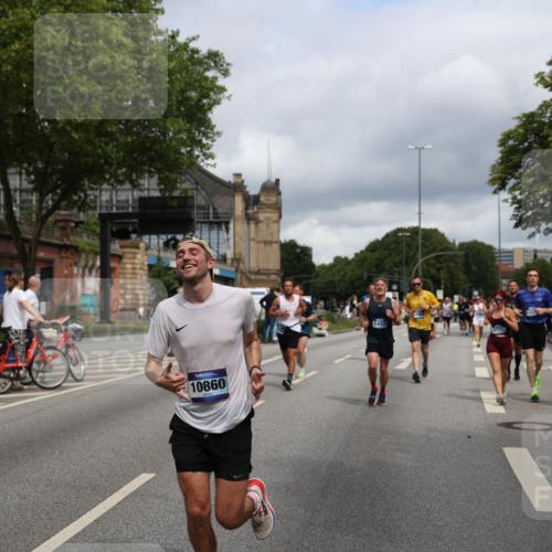 29.06.2025 - hella hamburg halbmarathon Yannick Fuchs http://msf.ph/oto/8183863 29.06.2025 10:43:25 20KM 1094, 1342, 1381, 1452, 1476, 2013, 2504, 2592, 2596, 2706, 2889, 2937, 3060, 4017, 4183, 4185, 4847, 4890, 5460, 5705, 6158, 7067, 7297, 8112, 8302, 8821, 9038, 9126, 9213, 9463, 9619, 9649, 9661, 9695, 10053, 10184, 10859, 10860, 11340, 11519, 11579, 11679, 11779, 11977, 12094, 12421, 12533, 12670, 13233, 13269, 13688, 14526, 15384, 15422, 15523, 15857, 15894, 16114, 16369, 16592, 16627, 16731, 17173, 17632, 18842, 18873, 18887 meine-sportfotos.de