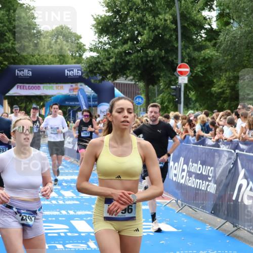 29.06.2025 - hella hamburg halbmarathon Zöllner http://msf.ph/oto/8183881 29.06.2025 10:41:35 Ziel 2579, 2797, 3204, 4893, 5987, 7796, 8358, 9885, 10894, 12588, 13457, 14275, 16084, 17159, 17882, 18442, 18491 meine-sportfotos.de