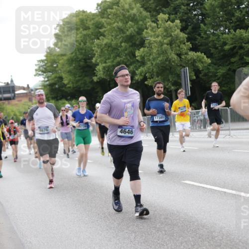 29.06.2025 - hella hamburg halbmarathon Jannik Wohlers http://msf.ph/oto/8183882 29.06.2025 10:23:21 Lombardsbrücke 1304, 1545, 2125, 2489, 4122, 4391, 4646, 4990, 5055, 5160, 5358, 5406, 6747, 8031, 8149, 8181, 8676, 9603, 9715, 10649, 11044, 11300, 11454, 11793, 13149, 14521, 15739, 15853, 16251, 16331, 17199, 17385, 17513, 18091, 18314, 18745, 18865, 18998, 19017 meine-sportfotos.de