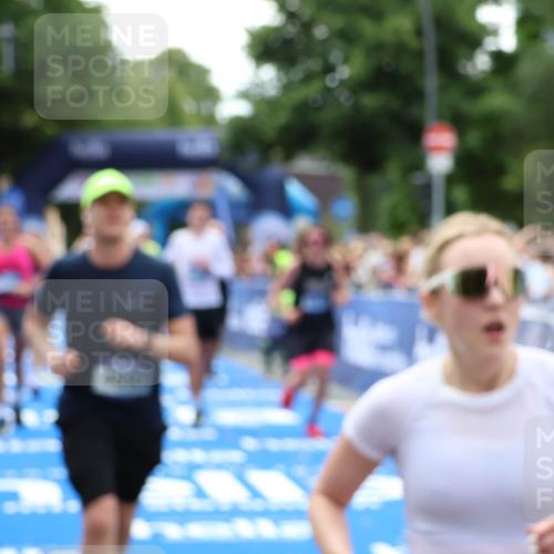 29.06.2025 - hella hamburg halbmarathon Zöllner http://msf.ph/oto/8183913 29.06.2025 10:41:36 Ziel 2579, 4893, 5987, 8358, 9885, 10894, 12588, 13457, 13714, 14275, 16084, 17159, 17882, 18442, 18491 meine-sportfotos.de