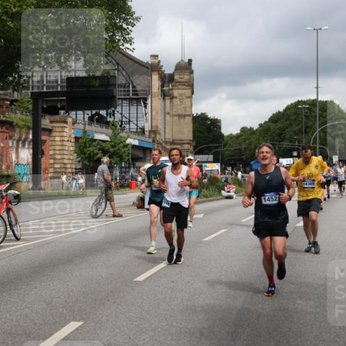 29.06.2025 - hella hamburg halbmarathon Yannick Fuchs http://msf.ph/oto/8183956 29.06.2025 10:43:26 20KM 1094, 1342, 1381, 1452, 1476, 2013, 2504, 2592, 2596, 2706, 2889, 2937, 3060, 4017, 4183, 4185, 4832, 4847, 4890, 5460, 5705, 6158, 7067, 7297, 8112, 8302, 8821, 9038, 9126, 9213, 9463, 9619, 9649, 9695, 9924, 10053, 10184, 10859, 10860, 11340, 11519, 11579, 11679, 11779, 11819, 11977, 12094, 12421, 12533, 12670, 13233, 13269, 13688, 14526, 15422, 15523, 15857, 15894, 16114, 16369, 16592, 16627, 16731, 17173, 17632, 18058, 18842, 18873, 18887 meine-sportfotos.de