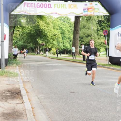 29.06.2025 - hella hamburg halbmarathon MichiJ http://msf.ph/oto/8183993 29.06.2025 10:17:56 Zwischen KM18-KM19 5367, 8731, 10106, 13383, 16377, 18567, 18832 meine-sportfotos.de