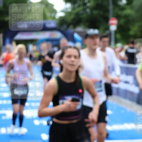 29.06.2025 - hella hamburg halbmarathon Zöllner http://msf.ph/oto/8184014 29.06.2025 10:41:40 Ziel 8358, 9640, 9885, 10894, 13457, 13714, 14275, 16084, 18442, 18491 meine-sportfotos.de