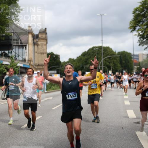 29.06.2025 - hella hamburg halbmarathon Yannick Fuchs http://msf.ph/oto/8184022 29.06.2025 10:43:27 20KM 1094, 1342, 1381, 1452, 1476, 2013, 2504, 2592, 2596, 2706, 2889, 2937, 3060, 4017, 4183, 4185, 4832, 5460, 5705, 6158, 7067, 7297, 8112, 8302, 8821, 9038, 9126, 9213, 9463, 9619, 9649, 9695, 9924, 10053, 10184, 10859, 10860, 11340, 11519, 11579, 11679, 11779, 11819, 11977, 12094, 12421, 12533, 12670, 13233, 13269, 13688, 14526, 15422, 15523, 15857, 15894, 16114, 16369, 16592, 16627, 16653, 16731, 16891, 17173, 17632, 18058, 18842, 18873 meine-sportfotos.de