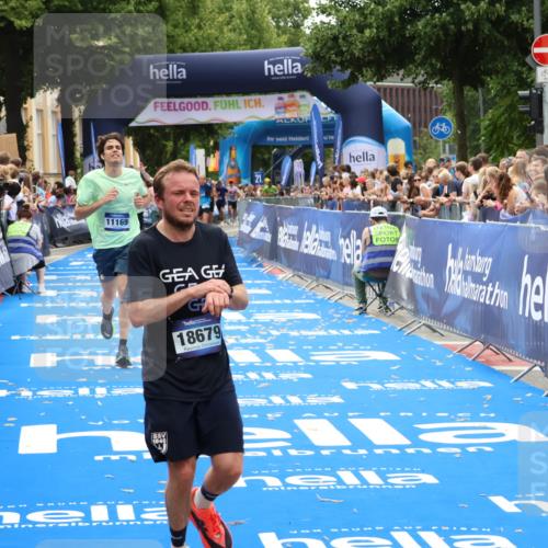 29.06.2025 - hella hamburg halbmarathon Zöllner http://msf.ph/oto/8184033 29.06.2025 10:33:06 Ziel 11169, 14276, 17802, 18679 meine-sportfotos.de
