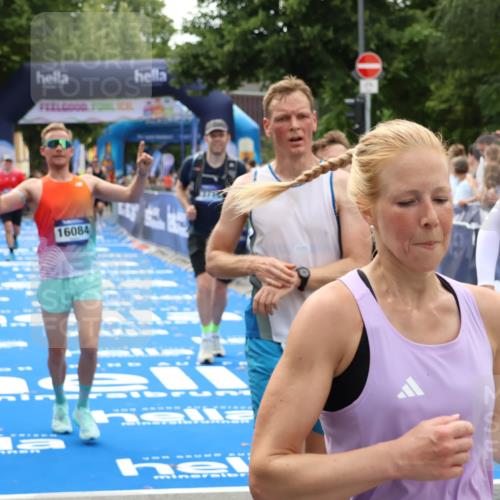 29.06.2025 - hella hamburg halbmarathon Zöllner http://msf.ph/oto/8184043 29.06.2025 10:41:42 Ziel 1512, 9640, 9885, 13714, 16084, 18491 meine-sportfotos.de