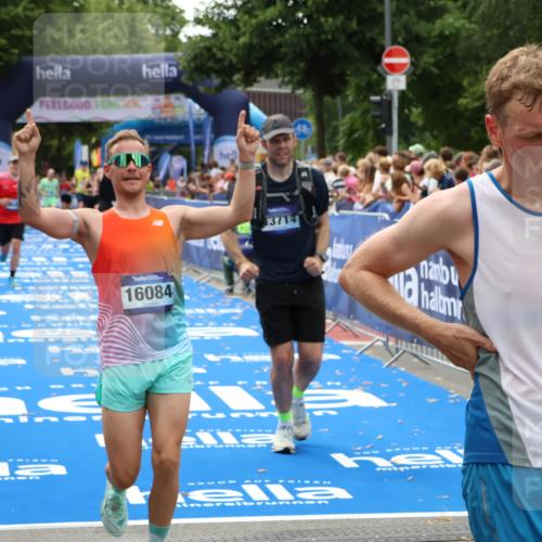 29.06.2025 - hella hamburg halbmarathon Zöllner http://msf.ph/oto/8184066 29.06.2025 10:41:43 Ziel 1512, 9640, 9885, 13714, 15535, 16084 meine-sportfotos.de