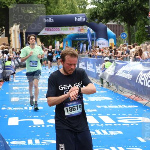 29.06.2025 - hella hamburg halbmarathon Zöllner http://msf.ph/oto/8184110 29.06.2025 10:33:07 Ziel 11169, 14276, 17802, 18679 meine-sportfotos.de