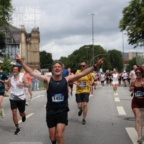 29.06.2025 - hella hamburg halbmarathon Yannick Fuchs http://msf.ph/oto/8184114 29.06.2025 10:43:27 20KM 1094, 1342, 1381, 1452, 1476, 2013, 2504, 2592, 2596, 2706, 2889, 2937, 3060, 4017, 4183, 4185, 4832, 5460, 5705, 6158, 7067, 7297, 8112, 8302, 8821, 9038, 9126, 9213, 9463, 9619, 9649, 9695, 9924, 10053, 10184, 10859, 10860, 11340, 11519, 11579, 11679, 11779, 11819, 11977, 12094, 12421, 12533, 12670, 13233, 13269, 13688, 14526, 15422, 15523, 15857, 15894, 16114, 16369, 16592, 16627, 16653, 16731, 16891, 17173, 17632, 18058, 18842, 18873 meine-sportfotos.de