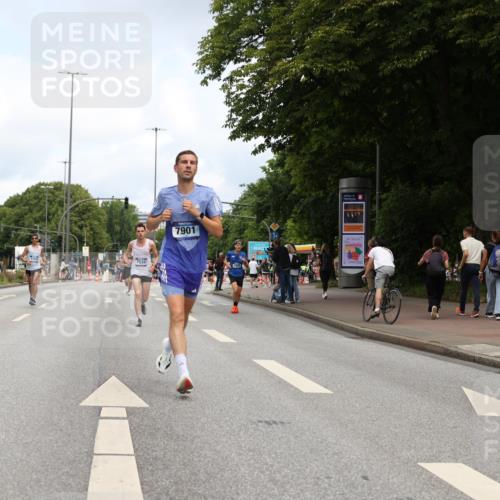 29.06.2025 - hella hamburg halbmarathon Yannick Fuchs http://msf.ph/oto/8184118 29.06.2025 10:29:04 20KM 1080, 2228, 2879, 3005, 5550, 6305, 7534, 7884, 7901, 9376, 9519, 11019, 11202, 11230, 11661, 13771, 14448, 14549, 15500, 15902, 16148, 16243, 16417, 17751, 17877, 18026, 18837 meine-sportfotos.de