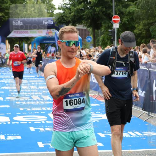 29.06.2025 - hella hamburg halbmarathon Zöllner http://msf.ph/oto/8184123 29.06.2025 10:41:45 Ziel 1512, 1763, 9640, 13714, 14346, 15535 meine-sportfotos.de