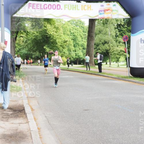 29.06.2025 - hella hamburg halbmarathon MichiJ http://msf.ph/oto/8184154 29.06.2025 10:18:03 Zwischen KM18-KM19 13383 meine-sportfotos.de