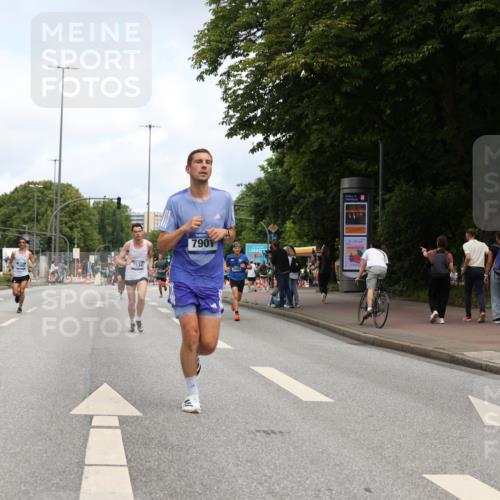 29.06.2025 - hella hamburg halbmarathon Yannick Fuchs http://msf.ph/oto/8184157 29.06.2025 10:29:04 20KM 1080, 2228, 2879, 3005, 5550, 6305, 7534, 7884, 7901, 9376, 9519, 11019, 11202, 11230, 11661, 13771, 14448, 14549, 15500, 15902, 16148, 16243, 16417, 17751, 17877, 18026, 18837 meine-sportfotos.de
