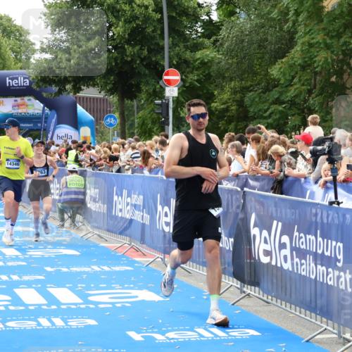 29.06.2025 - hella hamburg halbmarathon Zöllner http://msf.ph/oto/8184175 29.06.2025 10:41:50 Ziel 1512, 1763, 7092, 10415, 11765, 14346, 15535, 15935 meine-sportfotos.de
